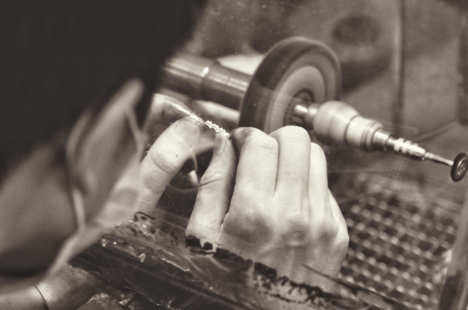 Schmuck- und Uhrenreparaturen